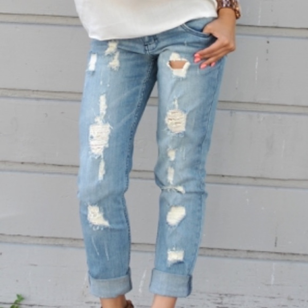 Destroyed boyfriend crop jeans
